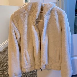 Tilly’s Beige faux fur cropped jacket